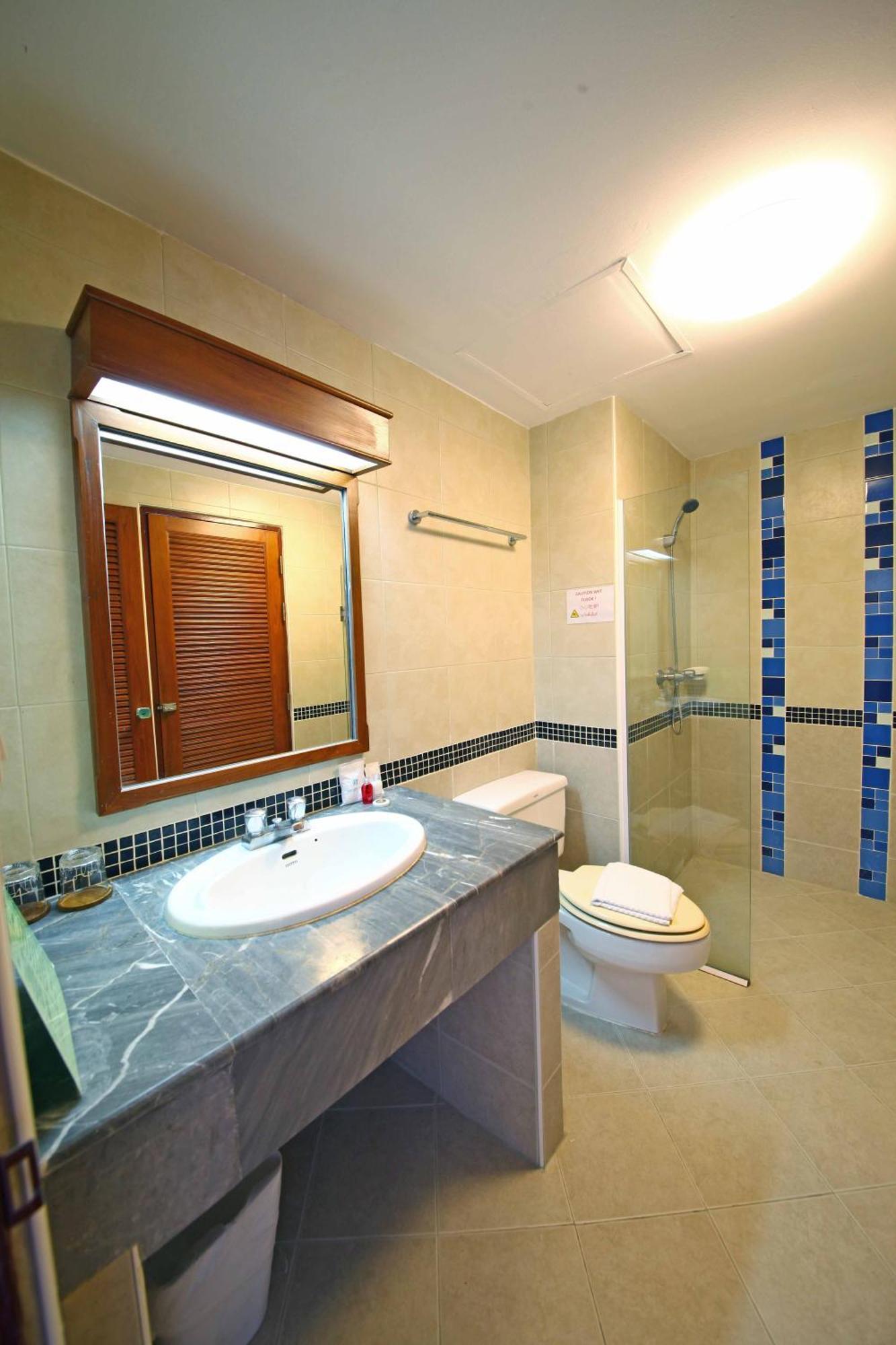 Jade Tower โรงแรม 3*
