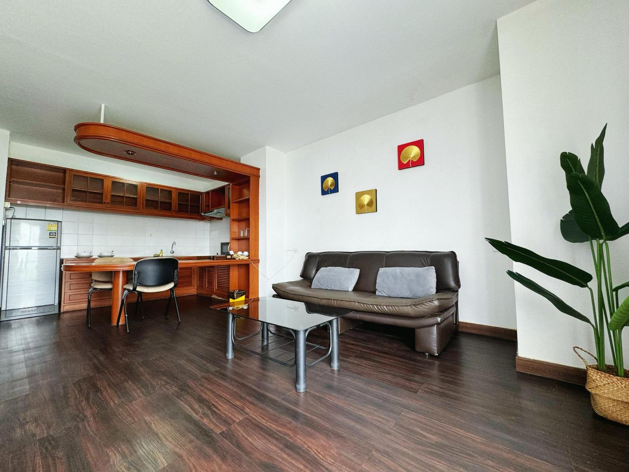 Jade Tower โรงแรม